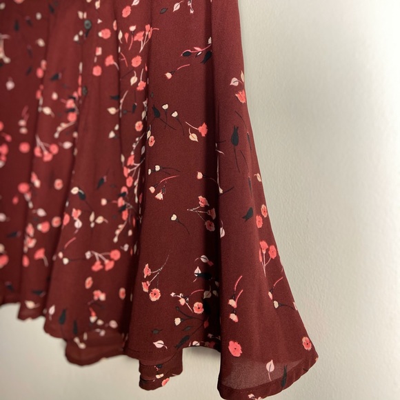 🌻2/$12 EXPRESS XS MAROON FLORAL SKIRT - LIKE NEW - Picture 4 of 7